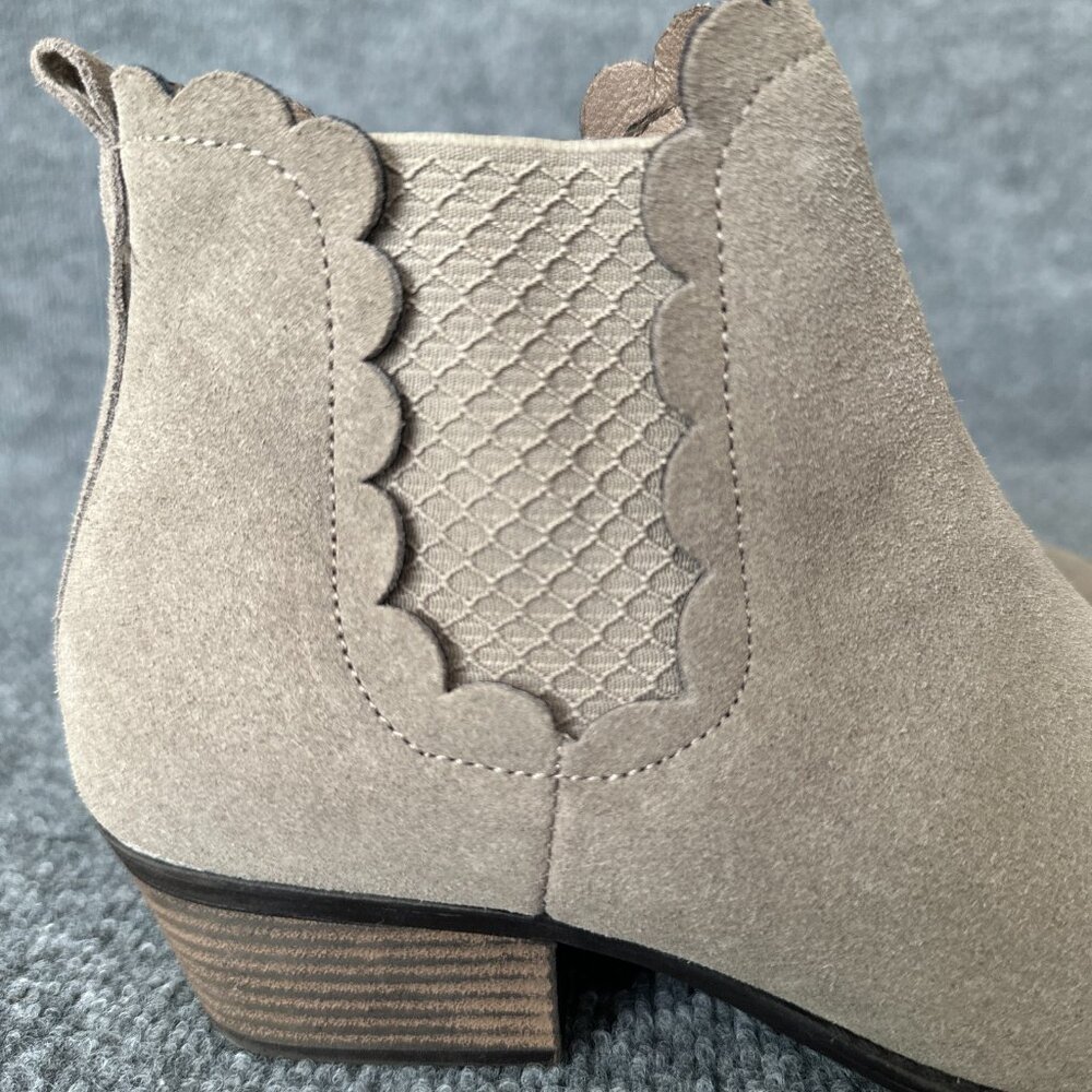 Sktechers Booties Womens 8 Taupe Grey Suede Air Cooled Scalloped Edge Boots - Picture 2 of 16